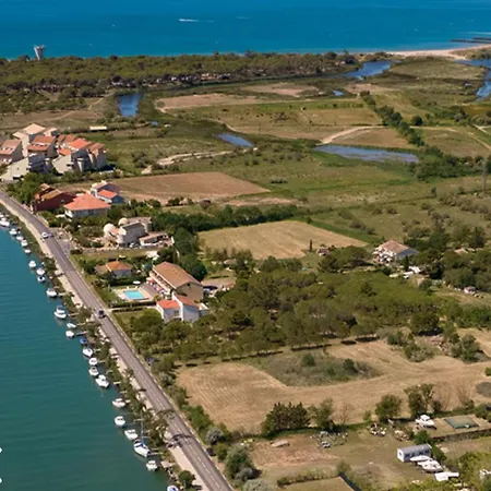 Belle Vue Sur L Herault Et Les Bateaux *