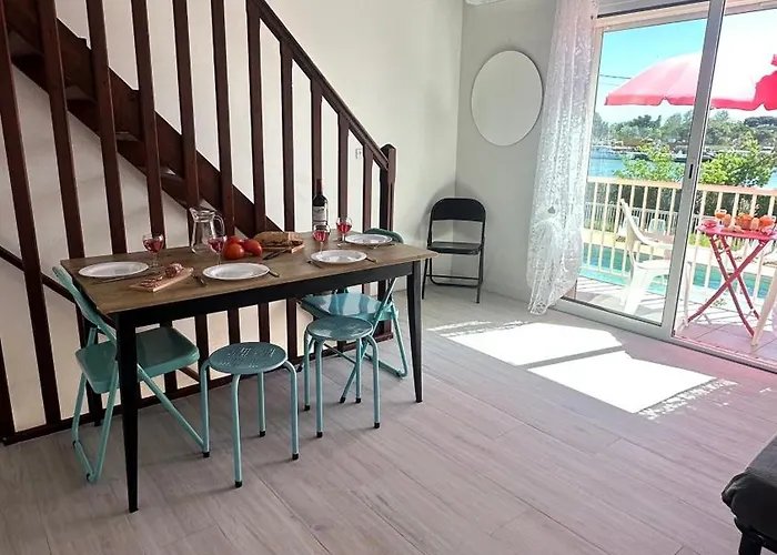 Belle Vue Sur L Herault Et Les Bateaux *